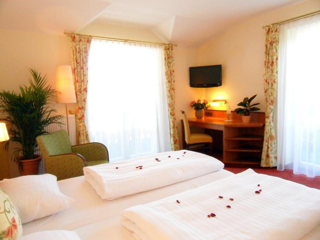 Hotel Gasthof Der Jagerwirt Bergheim Room photo
