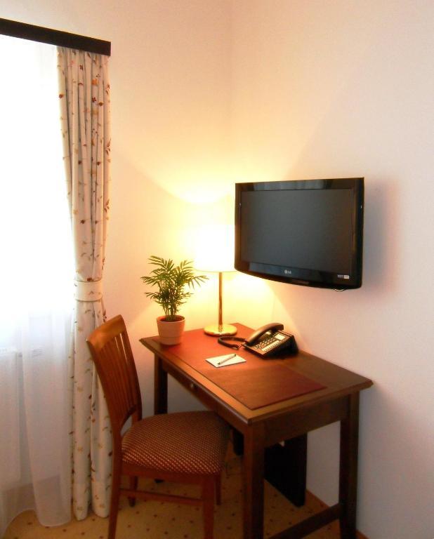Hotel Gasthof Der Jagerwirt Bergheim Room photo